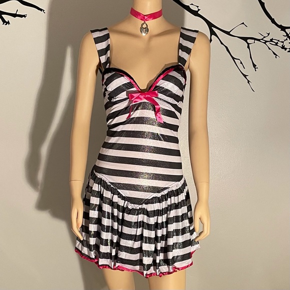 Convicted Cutie Costume - Picture 2 of 6